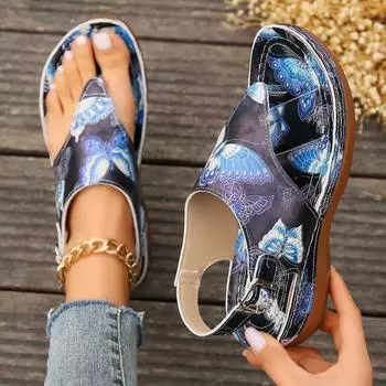 Модные женские сандалии. Удобные и повседневные сандалии. Сандалии с узором бабочки. Сандалии с пряжкой сзади. Сандалии на наклонном каблуке. 36 белый