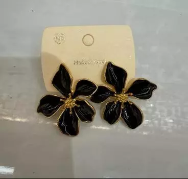 Модные женские серьги-цветы с каплями масла. Роскошь и величие в сочетании с простотой. Несколько цветов на выбор для осени. 3.7*3.5cm чёрный
