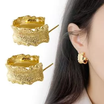 Модные женские серьги-гвоздики C-типа INS Niche Simple Wavy Sand Face Gold Wide Face Earrings Ring Girl Everything Accessories золотой