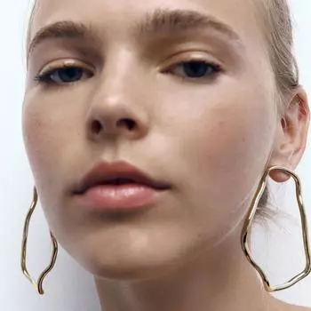 Модные женские серьги с геометрическим вырезом в минималистском и модном стиле золотой