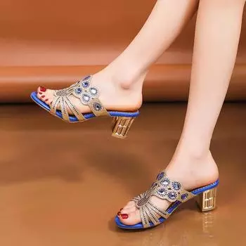 Модные женские тапочки на плоской подошве, удобные легкие сандалии для ходьбы, летние 2024, новые популярные женские тапочки на высоком каблуке, дизайнерские шлепанцы для женщин 35 чёрный