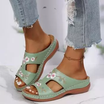 Модные женские тапочки на танкетке, летние, новые, с круглым носком, с открытым носком, с вышивкой, швейная машина, повседневные, удобные, с мягкой подошвой, нескользящие тапочки 35 красный