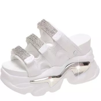 Модные женские тапочки на танкетке высотой 10 см, летние босоножки на высокой платформе 2024 года, женские нескользящие черные пляжные шлепанцы с толстой подошвой 34