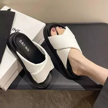 Модные женские тапочки с перекрестными ремешками на платформе 2024 года, летняя новая модная обувь на плоской подошве, увеличивающая рост, женские сандалии, шлепанцы 35 чёрный