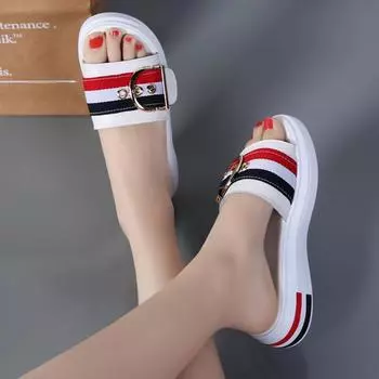 Модные женские тапочки в полоску, летние пляжные сандалии на плоской подошве
