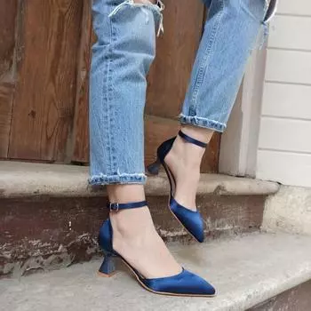 Модные женские темно-синие атласные туфли на каблуке 5 см с манжетами