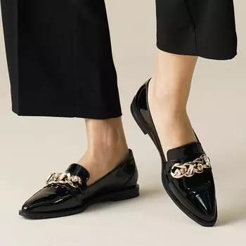 Модные женские туфли из натуральной лакированной кожи с черной цепочкой, женские мокасины, повседневная обувь на плоской подошве