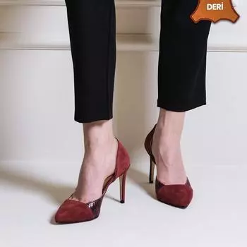 Модные женские туфли из натуральной замши бордового цвета с красной змеей на шпильке