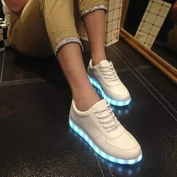 Модные женские туфли из вулканизированной кожи с круглым носком на плоской подошве для женщин, модные светящиеся кроссовки на шнуровке, противоскользящие женские туфли на платформе 35 белый