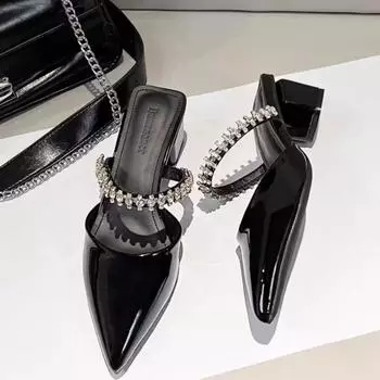 Модные женские туфли-лодочки 2024 года, летние новые тапочки со стразами и цепочками, высокие каблуки-шпильки, остроконечные босоножки из искусственной кожи с неглубоким носком, верхняя одежда 34 телесный