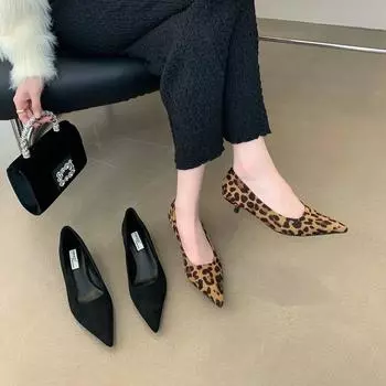 Модные женские туфли-лодочки из флока с острым носком, леопардовым принтом/черного цвета, модные туфли для офиса, туфли-лодочки на тонком среднем каблуке, женские размеры 35-39 5.5 чёрный