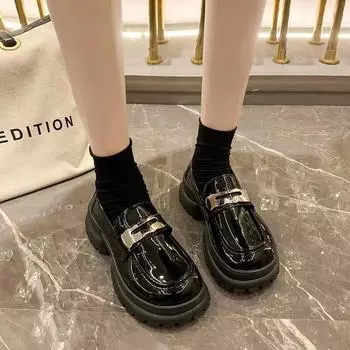 Модные женские туфли-лодочки, лоферы без шнуровки, кожаные туфли на среднем каблуке с круглым носком, женская обувь с металлическими украшениями, туфли-лодочки на платформе, большие размеры 35