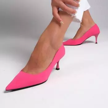 Модные женские туфли на каблуке из матовой атласной ткани цвета фуксии со скрученным каблуком, женская обувь на шпильке