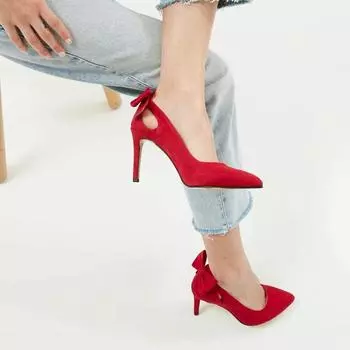Модные женские туфли на каблуке с красным бантом