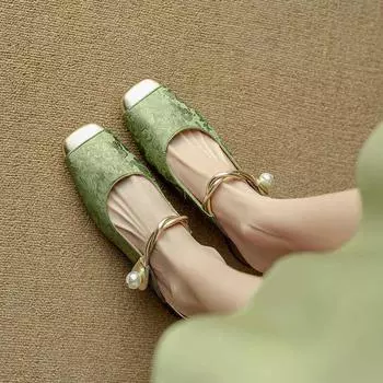 Модные женские туфли на квадратном каблуке с удобными ремешками и жемчужным ремешком. Женские туфли на низком каблуке. Босоножки с закрытым носком и ремешком на щиколотке. 35 бежевый