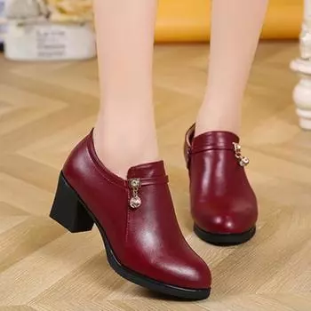 Модные женские туфли на мягкой подошве 2024 года, новые осенние туфли на среднем каблуке, простые универсальные женские туфли, удобные и прочные ботинки на платформе 35 бордовый