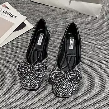 Модные женские туфли на плоской подошве, осенние, новые, квадратные, с неглубоким горлом, со стразами, с бабочкой, противоскользящие, износостойкие, с низким верхом 35 серебряный