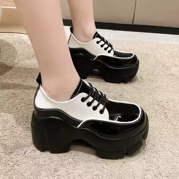 Модные женские туфли на танкетке из лакированной кожи на шнуровке высотой 7 см, летние мокасины на высоком каблуке, дизайнерские разноцветные ботинки на шнуровке 34