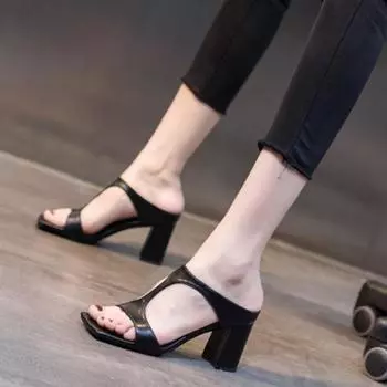 Модные женские туфли на высоком каблуке 2024 Весна Новые тапочки Модные универсальные однотонные босоножки на среднем каблуке с толстым квадратным носком для женщин 34 чёрный