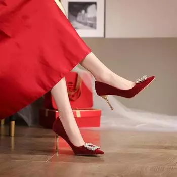 Модные женские туфли на высоком каблуке со стразами и пуговицами. Красные свадебные туфли на высоком каблуке. Туфли-лодочки с острым носком. Высокие каблуки с кристаллами. 34