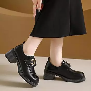 Модные женские туфли на высоком каблуке, высококачественные, однотонные, с квадратным носком, украшенные металлом, толстые каблуки-лоферы 35 чёрный