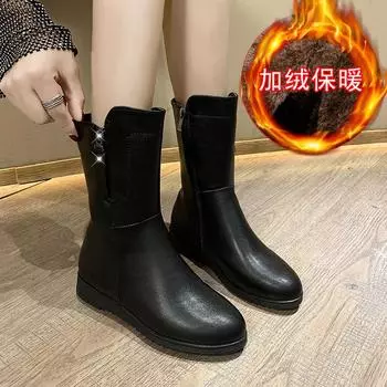 Модные зимние мягкие кожаные удобные теплые ботинки средней высоты для женщин с металлическими декоративными хлопковыми ботинками для мам, плюшевые плоские зимние ботинки размером 35-42 35 чёрный
