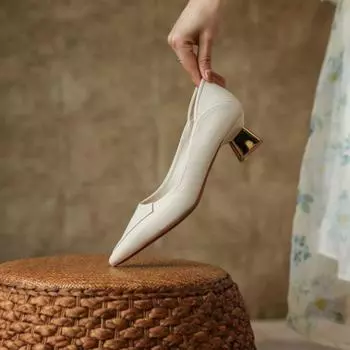 Модные золотые туфли на низком каблуке с острым носком и неглубокой пряжкой. Женские туфли. Мокасины без застежек. Элегантные женские туфли в стиле ретро на маленьком квадратном каблуке. 35 хаки