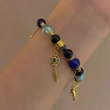 Модный браслет из разноцветных перьев клена с бусинами может потянуть за собой браслет унисекс