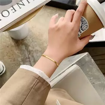 Модный браслет из титановой стали с плоским змеиным костяным плетением 18 карат - стильные женские украшения с уникальным дизайном.