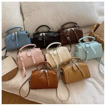 Модный дизайн Sense Rivet Маленькая квадратная сумка Французская летняя популярная креативная сумка через плечо Женская повседневная сумка для поездок на работу (20cm<Max Length<30cm)