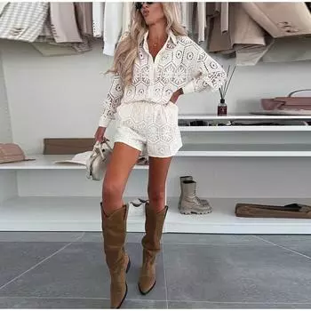 Модный кружевной ажурный праздничный комплект, женский элегантный однобортный пляжный наряд, весенний повседневный костюм с длинными рукавами и рубашкой с отворотами и шортами S белый