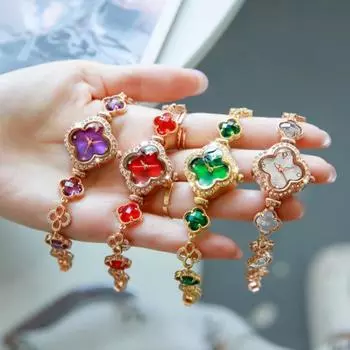 Модный темперамент, легкая роскошь, высококачественные водонепроницаемые женские кварцевые часы с бриллиантовой инкрустацией в виде четырехлистного клевера красный