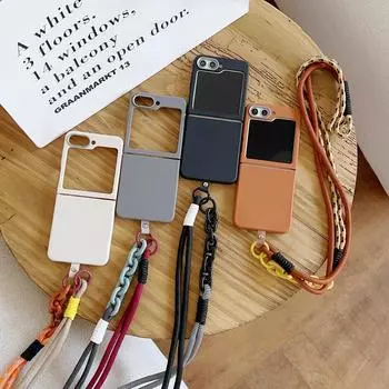 Модный тонкий матовый складной чехол через плечо из 2 предметов для Samsung Z Flip6 Flip5 Flip4 Flip3, однотонный мягкий противоударный чехол из ТПУ Samsung Z Flip6 белый/слоновая кость