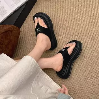 Модный тренд, черные шлепанцы с толстым дном, женская летняя одежда 2025 года, новые нескользящие классные тапочки 35 бежевый