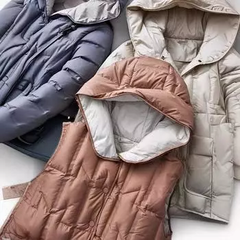 МОДНЫЙ жилет-пуховик 2024 года, новый женский зимний модный иностранный стиль, с капюшоном, свободный бесшовный, прессованный белый жилет-пуховик, модная одежда M чёрный