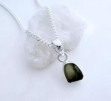 Moldavite Necklace, Raw Green Gemstone, Sterling Silver Authentic Meteorite Necklace, Genuine Moldavite, Healing Stone approx. 3/4 Size зелёный