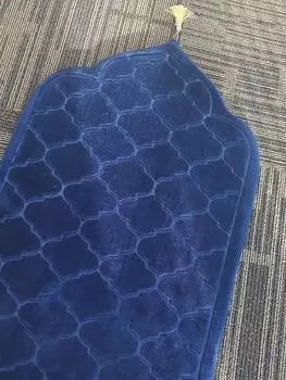 Молитвенный коврик для мусульман Рамадан фланелевый ковер для поклонения коленопреклоненный тисненый напольный коврик нескользящий мягкий портативный дорожный молитвенный коврик 2025 50X90CM