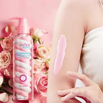 Молочко для тела «Сладкая вата» с ниацинамидом увлажняет, выравнивает тон и оставляет стойкий аромат. 200ml