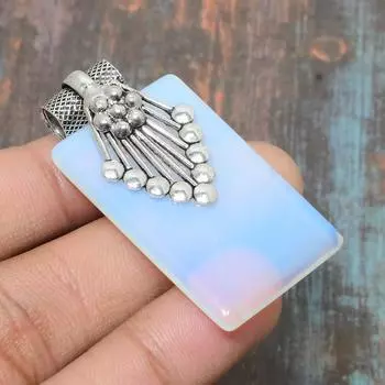 Молочный опаловый драгоценный камень стерлингового серебра 925 пробы ручной работы Замечательный ювелирный кулон 1.77 Inches белый