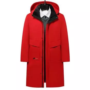 Молодые и мужчины среднего возраста носят зимнюю одежду, чтобы согреться, больших размеров, удлиненную куртку до колена с утолщением. L красный