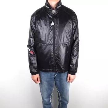 Moncler Moncler стеганая куртка с логотипом VITARI на воротнике, черный 1A00085 53A3X 999