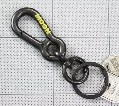 Брелок MOONEYES с двумя карабинами, черный_KH-MKR133BK-MON чёрный