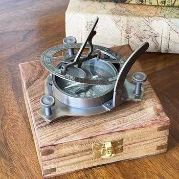 Морские солнечные часы с компасом