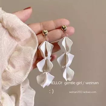 Mosquito Coil Summer Long Fringe Earrings Young Adult Petals A pair of stud earrings