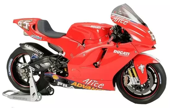 Мотоцикл серии Tamiya Ducati Desmosedici Пластиковая модель 14101 1/12 № 101 красный
