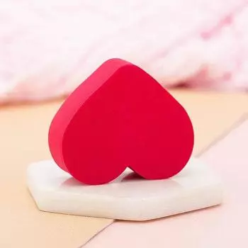 Мягкая губка-пуховка с розовым и красным сердцем, влажная и сухая двойная губка для макияжа, красота, жидкая губка для тональной основы, косметические инструменты, 1 шт., 6,5x5,5x2 см розы красного