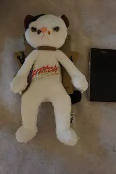 Мягкая игрушка-царапка кот высота 28см молоко (Миссисипи)