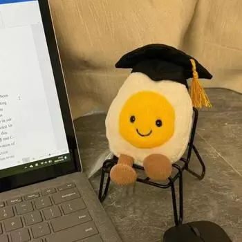 Мягкая игрушка Yousheng Graduation Egg, 9 дюймов, плюшевая кукла-яйцо с шляпой бакалавра, забавная подушка с едой, подарок для выпускников, высококачественная ткань 23cm