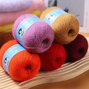 Мягкая кашемировая пряжа ручной работы для шапок и шалей, изготовленная из шерсти длинношерстной норки средней толщины.. Идеально подходит для вязания крючком. 215 темно-зеленого