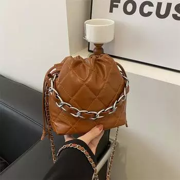 Мягкая кожаная модная плиссированная женская сумка tide 2024 весна новая иностранная сумка-ведро на одно плечо через плечо темно-коричневого